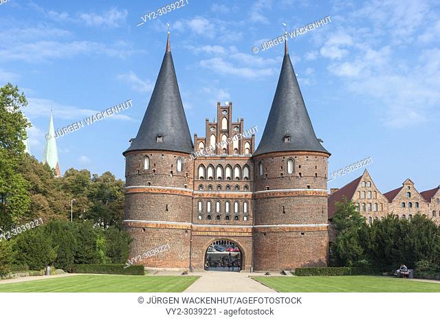 Holsten Gate and historic Salzspeicher salt storage warehouses, Lubeck, Baltic Sea, Schleswig-Holstein, Germany, Europe