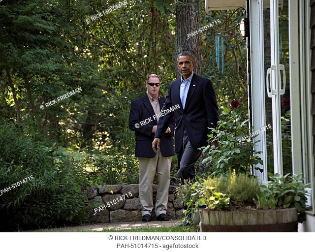 United States President Barack Obama (R) makes a statement on Iraq during his vacation at Martha's Vineyard in Chilmark, USA, 11 August 2014