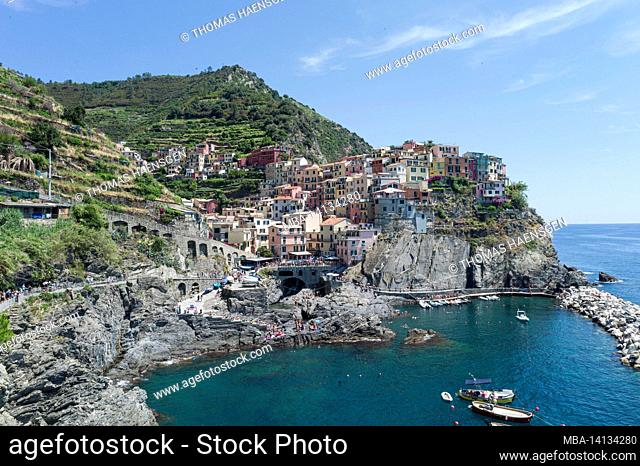 beautiful view of manarola town. is one of five famous colorful villages of cinque terre national park in italy, suspended between sea and land on sheer cliffs