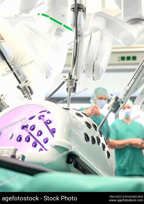15 February 2023, Saxony, Dresden: The latest generation DaVinci surgical system is presented during a press event at the Dresden Municipal Hospital at the...
