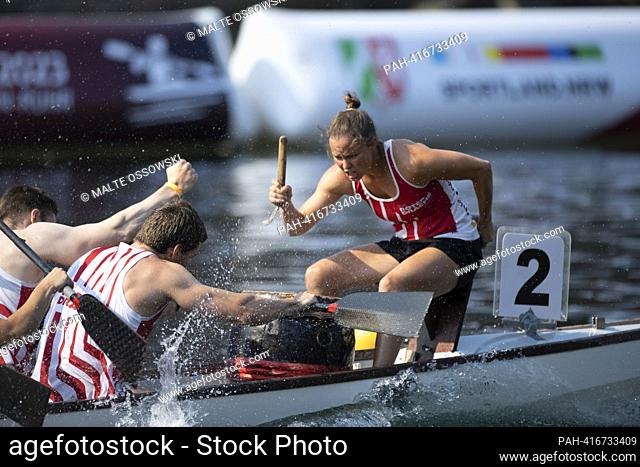 The boat of Roter Drache Muelheim, action, feature, marginal motifs, symbolic photo, final dragon boat mixed, canoe parallel sprint