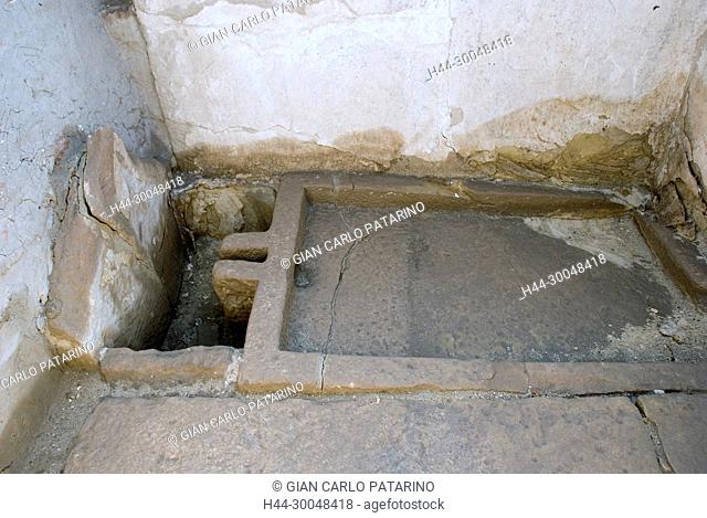 Medinet Habu, Luxor, Egypt, Djamet, mortuary temple of King Ramses III, ( XX dyn. 1185 -1078 B.C) – The royal water-closed