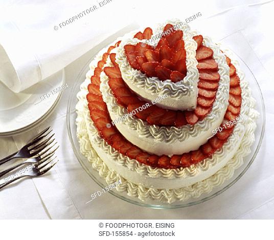 Tiered heart-shaped gateau with strawberries & cream (2)