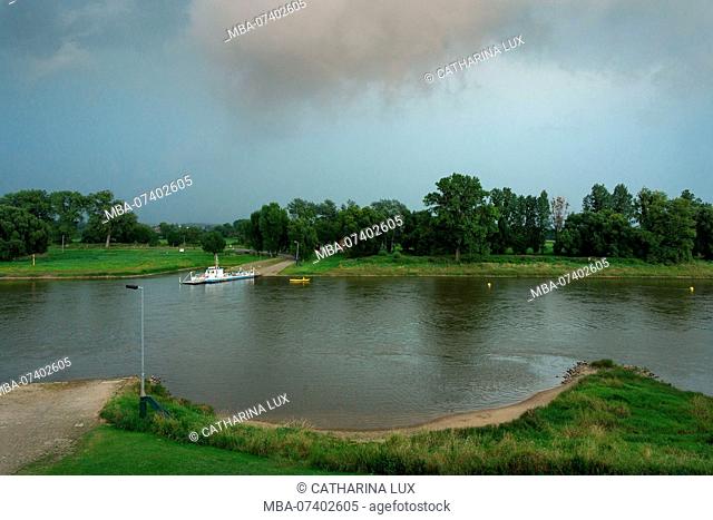 Elbe Cycletour, Coswig (Anhalt), Elbe ferry, thunderstorm mood