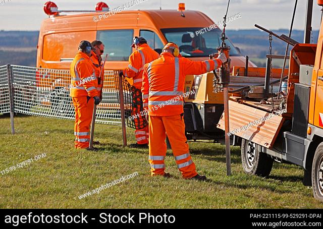 15 November 2022, Saxony-Anhalt, Elbingerode: Snow fences are erected by road maintenance staff on a country road near Elbingerode