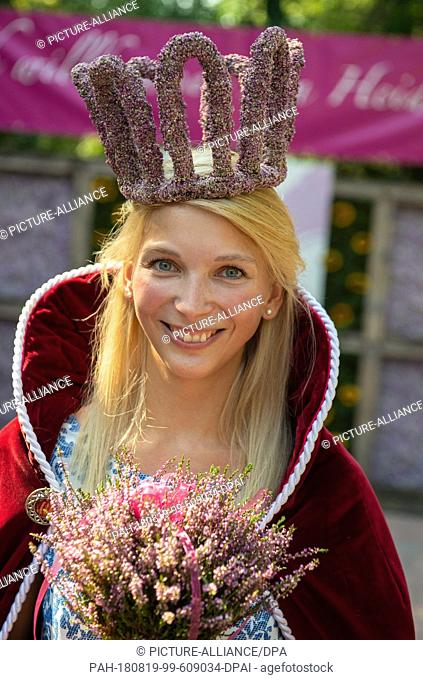 19 August 2018, Germany, Amelinghausen: 26-year-old Mona Otto smiles after her crowning to be the new heather queen. The election is the highlight of the annual...