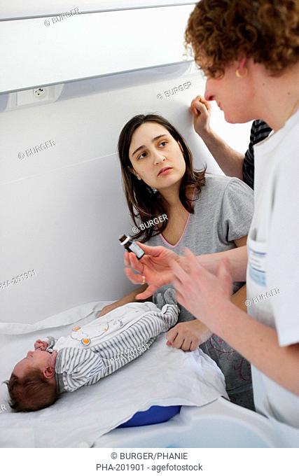 Child nurse teaching the parents the newborn baby care. Obstetrics and gynaecology department, Limoges hospital, France
