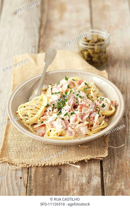 Spaghetti carbonara with capers