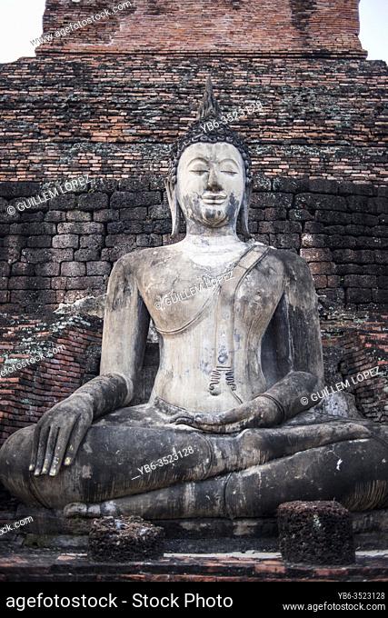 Buddha statue at Wat Mahatat temple , Sukhothai Historical Park, Sukhothai, Thailand