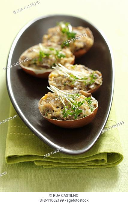 Gratinated egg shells filled with egg, mushrooms and cress