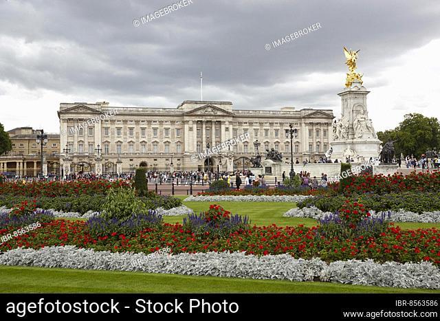 Queen Victoria Memorial in front of Buckingham Palace, London, England, United Kingdom, Europe
