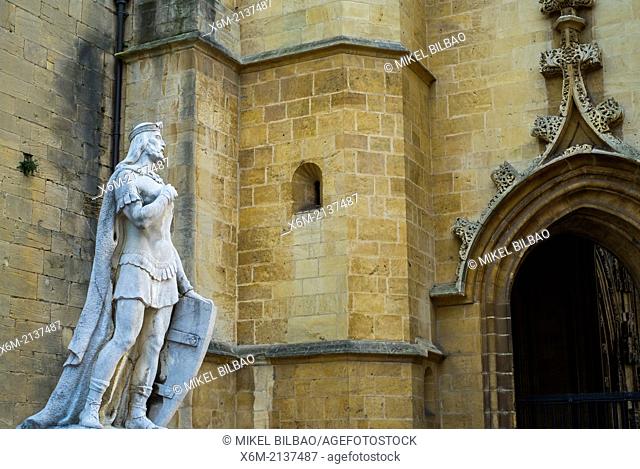 Statue of Alfonso II, king of Asturias. Plaza de la Catedral. Oviedo, Asturias, Spain, Europe
