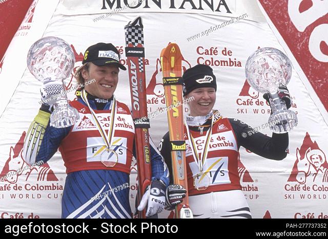 Katja SEIZINGER, GER, skier, and Hermann MAIER, AUT, cheer with their trophies as overall World Cup winners 1997/1998, Crans Montana, Maerz1998