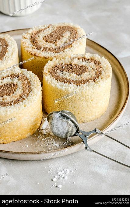 Vanilla mini roll cakes with chocolate hazelnut cream