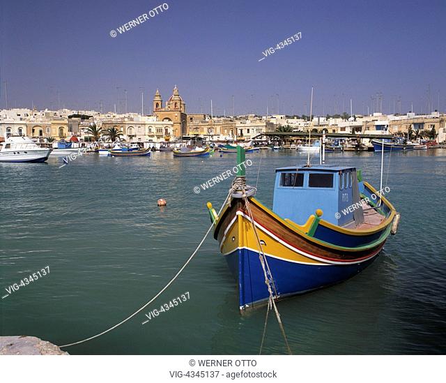 Malta, M-Marsaxlokk, Fischerhafen, Fischerboote (bunt), Luzzi, Kirche Malta, M-Marsaxlokk, fishing port, fishing boats (colourful), Luzzi, church - Marsaxlokk