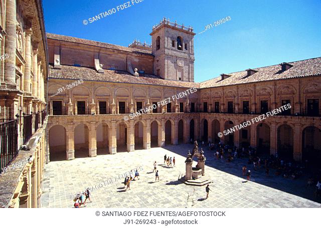 Courtyard and cistern. Monastery. Ucles. Cuenca. Spain