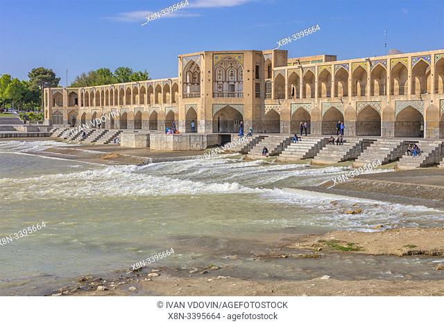 Khaju Bridge, 17th century, Zayanderud river, Isfahan, Isfahan Province, Iran