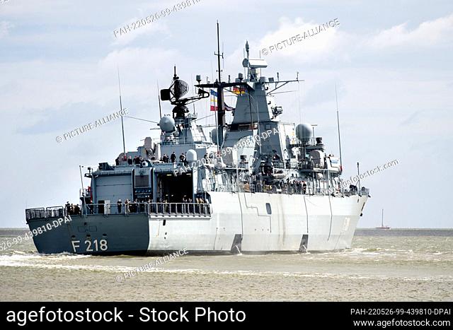 26 May 2022, Lower Saxony, Wilhelmshaven: The Navy frigate ""Mecklenburg-Vorpommern"" leaves the harbor at the naval base