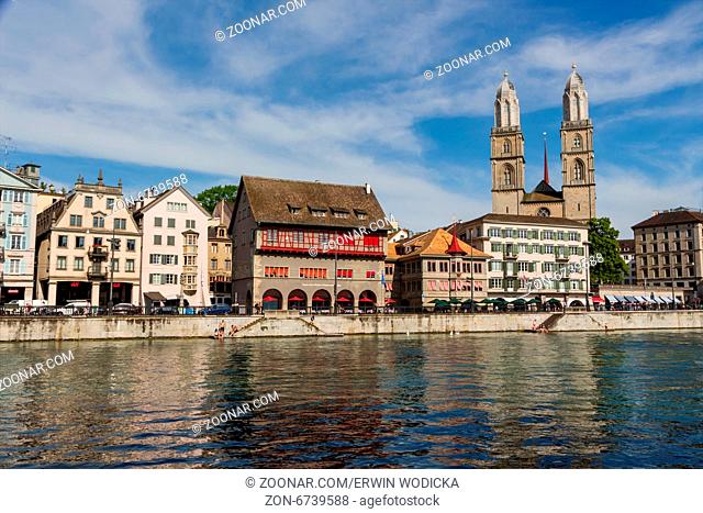 Schweiz, Zürich, Großmünster und Fluß Limmat