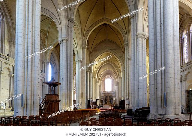 France, Vienne, Poitiers, Saint Pierre cathedrale