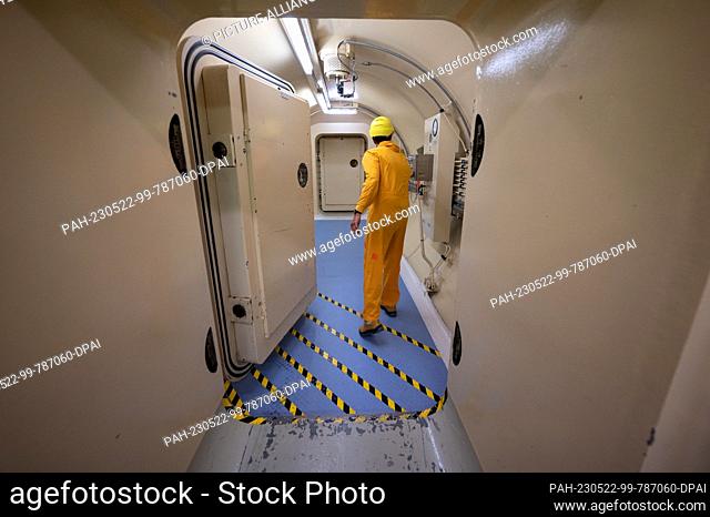 22 May 2023, Baden-Württemberg, Neckarwestheim: An employee of EnBW's radiation protection department walks into an airlock of the Unit 2 reactor building on...