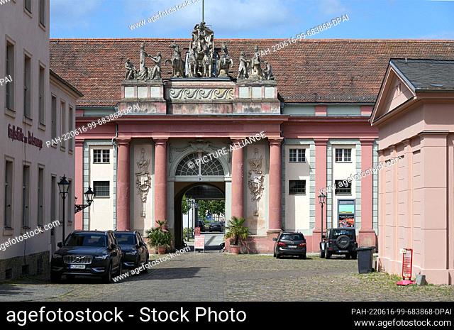 13 June 2022, Brandenburg, Potsdam: Cars parked in front of the entrance to the Potsdam Carriage Stables on Neuer Markt. The buildings were built between 1787...