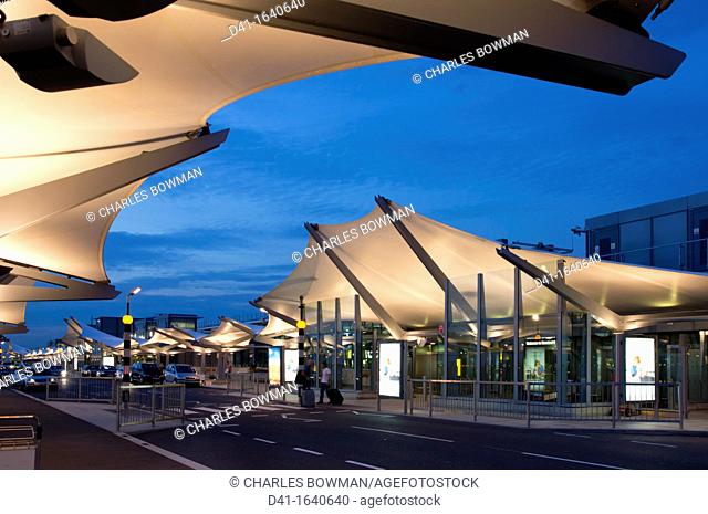 uk, england, Heathrow airport terminal 5 building dusk