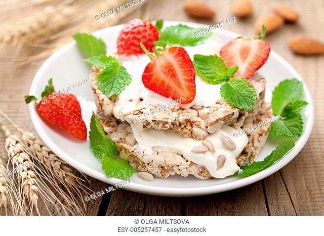 crisp bread with cottage cheese and berries
