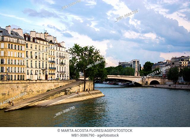View of the Seine river and Pont de la Tournelle bridge in a sunny day. Paris, France