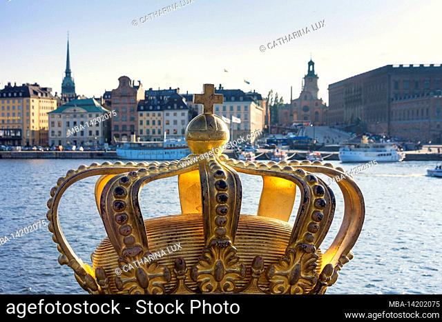 Sweden, Stockholm, old town, Skeppsholmbron, gilded crown, symbolic image of the monarchy