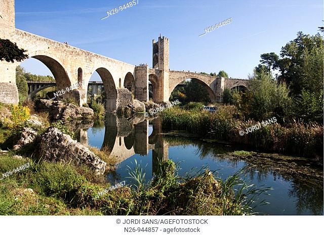 Puente de Besalú sobre el río fluvià  Siglo XI  España, Catalunya, provincia de Girona, la Garrotxa, Besalú