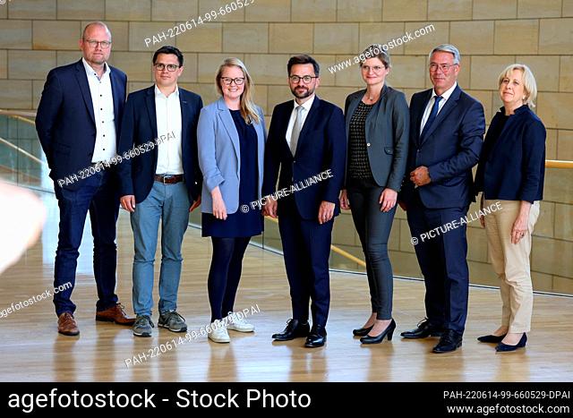 14 June 2022, North Rhine-Westphalia, Duesseldorf: The new SPD leadership. From left: Jochen Ott, Alexander Vogt, Lisa Kapteinat, Thomas Kutschaty