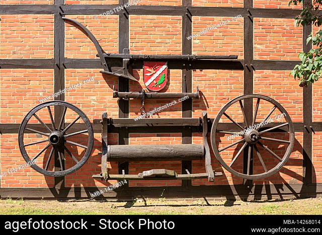 Old wheels, half-timbered house, Oyten, Lower Saxony, Germany, Europe