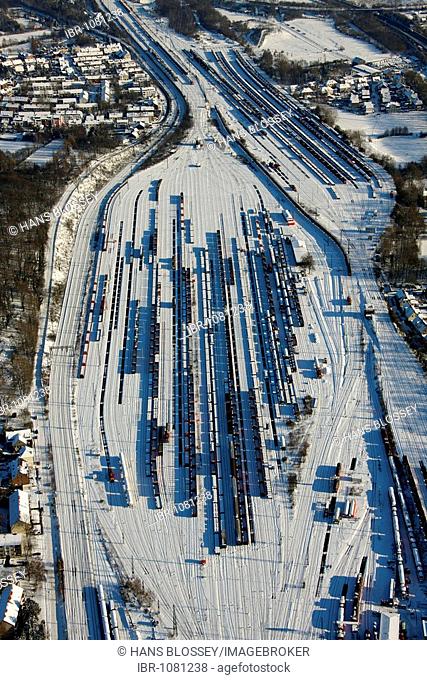 Aerial photo, freight yard, switchyard Osterfeld South, snow, Oberhausen, Ruhr Area, North Rhine-Westphalia, Germany, Europe