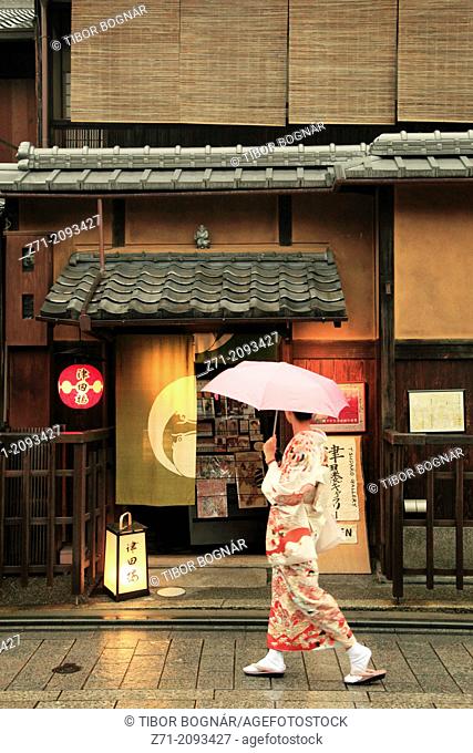 Japan, Kyoto, Gion, street scene, geisha,