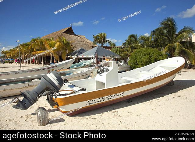 Traditional fishingboats and thatched houses ar the sandy beach at the town center, Isla Mujeres, Cancun, Quintana Roo, Mexico, Central America