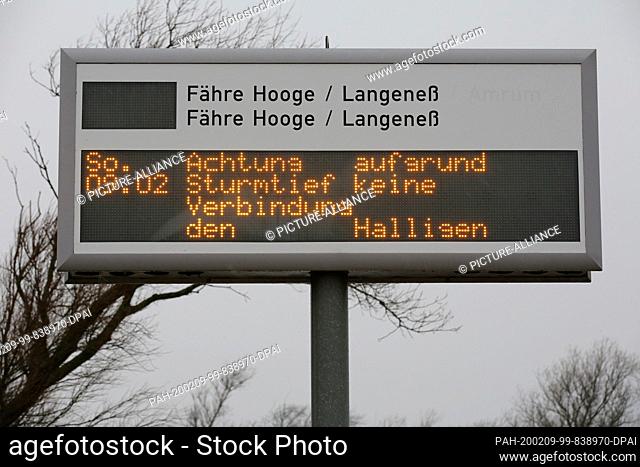 09 February 2020, Schleswig-Holstein, Schlüttsiel: On a display board the cancellation of the ferries to the Halligen is announced because of the storm...