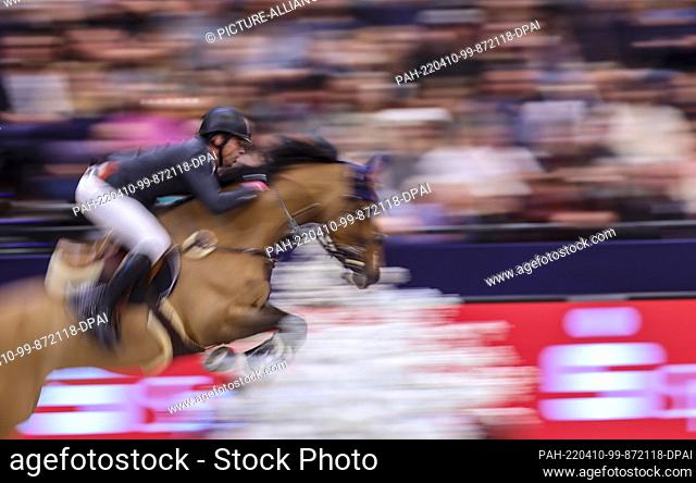 10 April 2022, Saxony, Leipzig: Harrie Smolders from the Netherlands rides Monaco in the final of the Longines Fei Jumping World Cup at the Leipzig Fair
