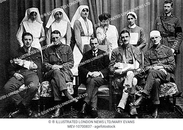 Officers and nursing staff of the Northern Star and Southern Cross Hospital. From left to right are, back row, Miss Lindsay, Miss Reigh, Miss Talbot