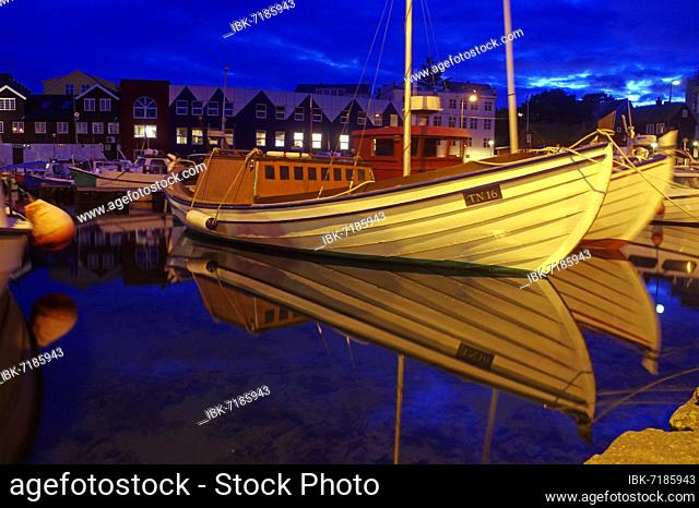 Old houses reflected in the harbour basin, small fishing vessels, small harbour, Torshavn, Streymoy, Faroe Islands, Denmark, Europe