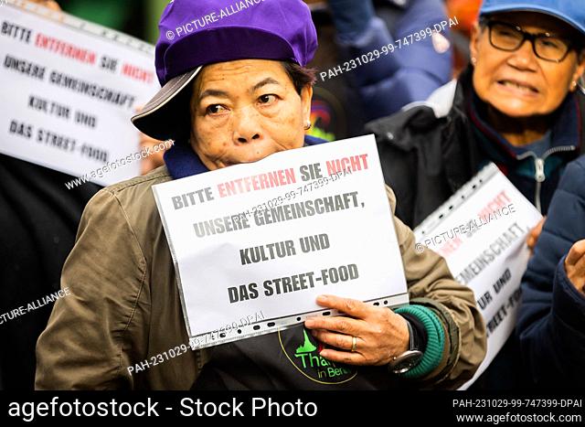 29 October 2023, Berlin: A woman holds a sign during a demonstration for the preservation of the Thai market in the Prussia Park of the ""Thai Association in...