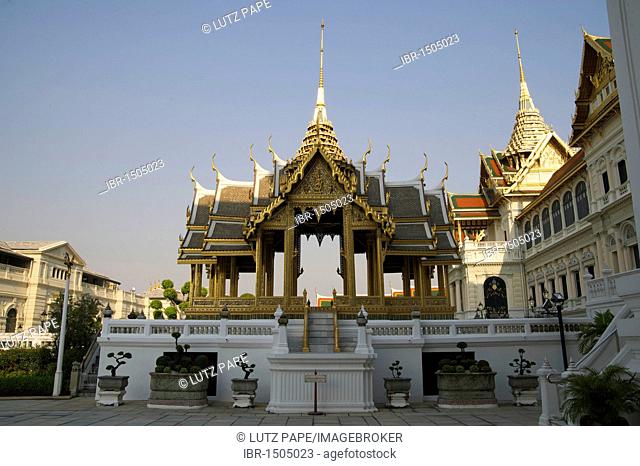 Pavilion in the Grand Palace, Bangkok, Thailand, Asia