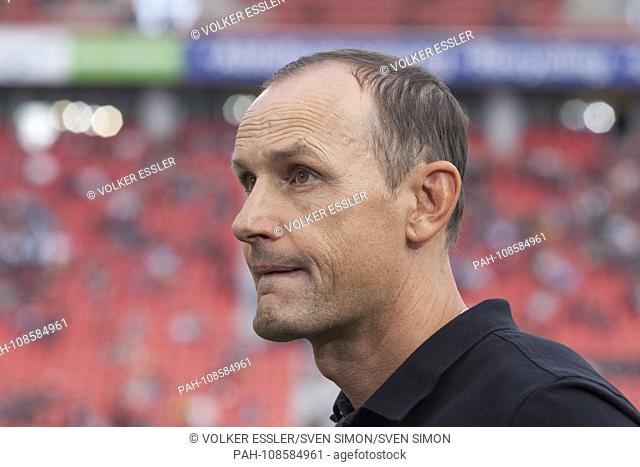 Chief coach Heiko HERRLICH (LEV, mi.), Portrait, Portrait PortrÃ-t, in profile, serious, thoughtful, focused, before the game. Soccer 1. Bundesliga, 2