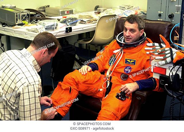 01/30/2002 -- STS-109 Mission Specialist Richard Linnehan gets a suit check during Terminal Countdown Demonstration Test activities