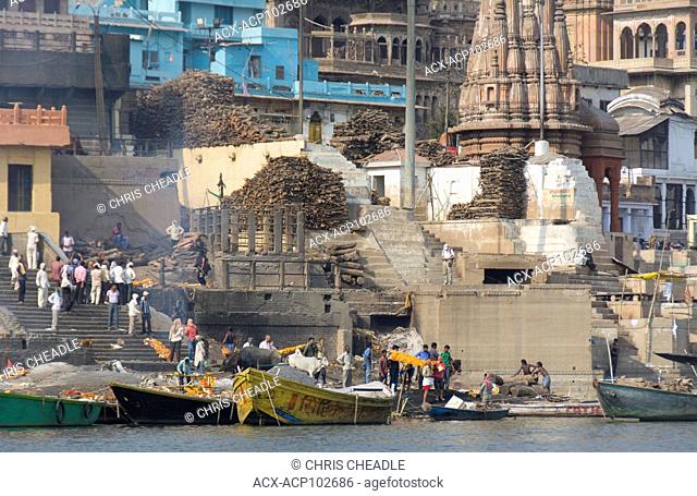 Manikarnika Ghat, cremation area, on the Ganges River, Varanasi, formerly Benares, Uttar Pradesh, India