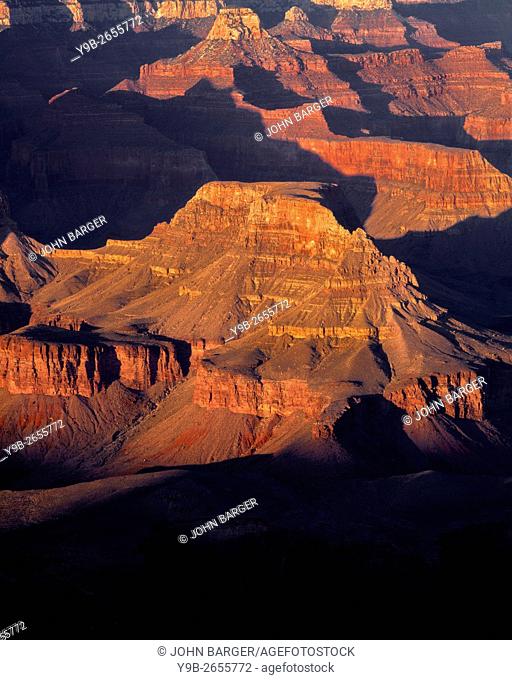 USA, Arizona, Grand Canyon National Park, South Rim, Sandstone buttes below Hopi Point redden at sunset