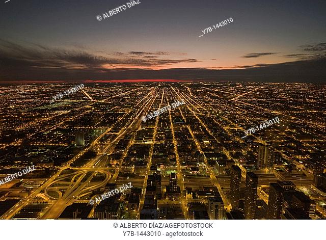 Overview of the city of Chicago at dusk