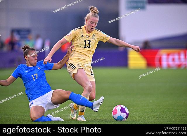 Italy's Lisa Boattin and Belgium's Elena Dhont fight for the ball during a game between Belgium's national women's soccer team the Red Flames and Italy