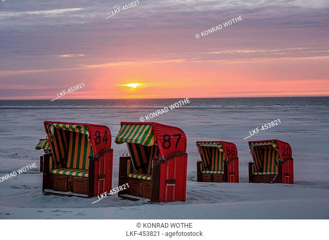 Beach and beach chairs at sunset, Juist Island, Nationalpark, North Sea, East Frisian Islands, East Frisia, Lower Saxony, Germany, Europe
