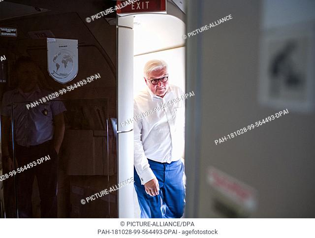 25 October 2018, Spain, Badajoz: German President Frank-Walter Steinmeier boarding an Airbus of the Flugbereitschaft ('Air Reserve') for the flight back from...